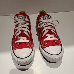 Converse Chuck Taylor All Star Low Top Sneaker Unisex, Red, M6 W8